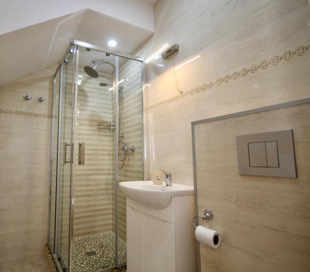 Romantic Lux Vivaldi Suite Svobode Avenue 39 Lviv Exterior photo